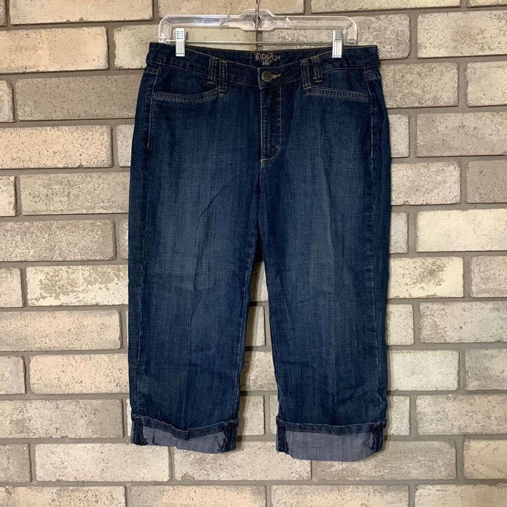 3for$20 Capri /long shorts size 8